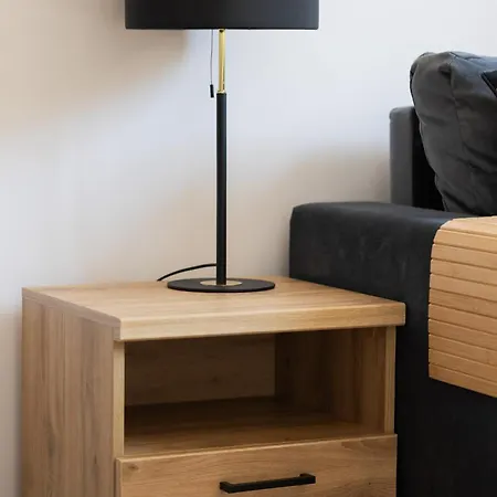Comfortable Beige Near To Center By Renters Apartmán