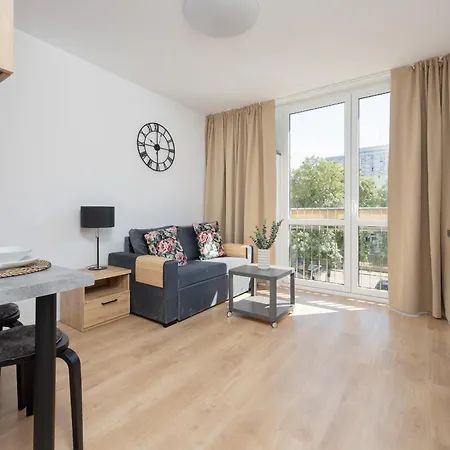 Comfortable Beige Near To Center By Renters Apartmán