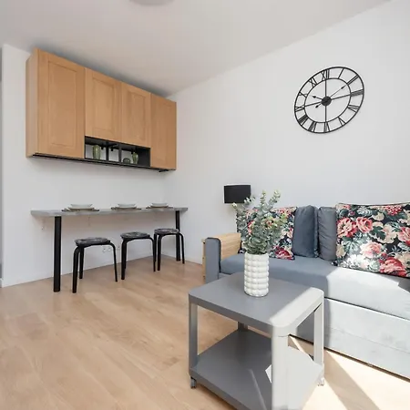 Comfortable Beige Near To Center By Renters