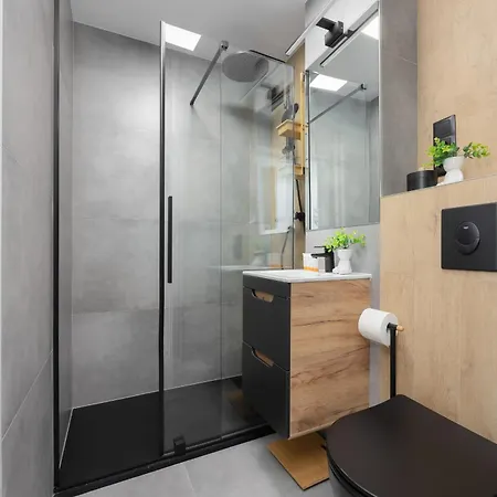 Comfortable Beige Near To Center By Renters Apartamento *
