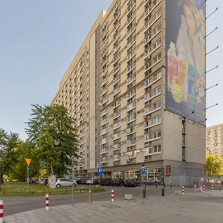 Comfortable Beige Near To Center By Renters Apartamento *