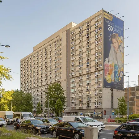 Comfortable Beige Near To Center By Renters Apartamento Varsovia